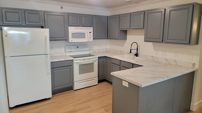 591 N University Ave, Unit 116