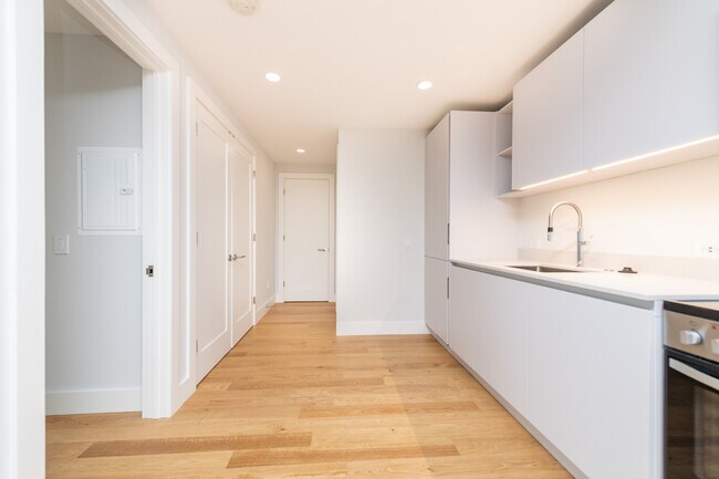 166 Summer St, Unit 43T in Somerville, MA - Building Photo - Building Photo