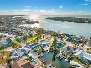 1029 Bal Harbour Dr in Apollo Beach, FL - Building Photo - Building Photo
