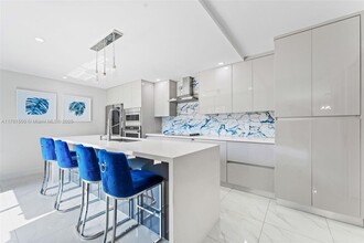 2557 Lakeview Ct in Hollywood, FL - Building Photo - Building Photo
