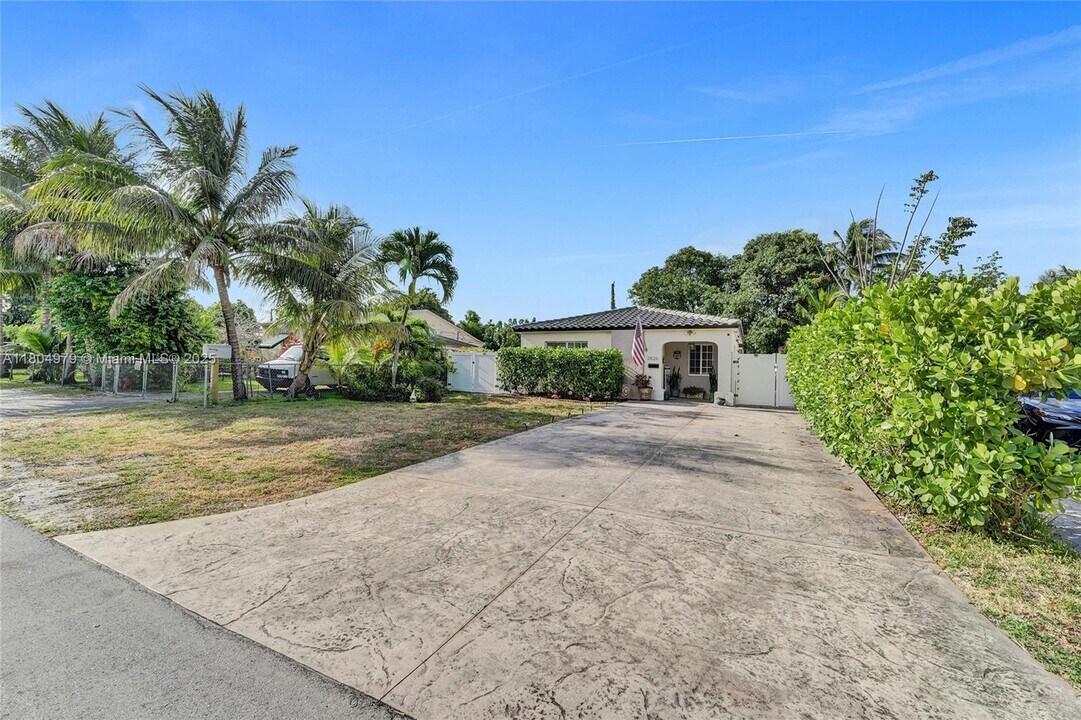 2826 Dewey St in Hollywood, FL - Foto de edificio