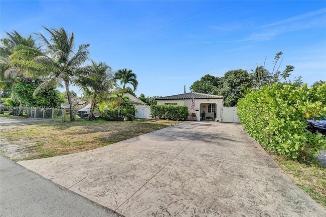 property at 2826 Dewey St