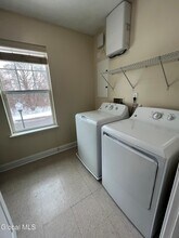 60 Weibel Ave in Saratoga Springs, NY - Foto de edificio - Building Photo