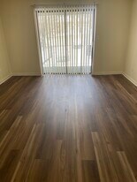 8019 Montero Dr, Unit Hunting Hills Condo Assoc in Prospect, KY - Building Photo