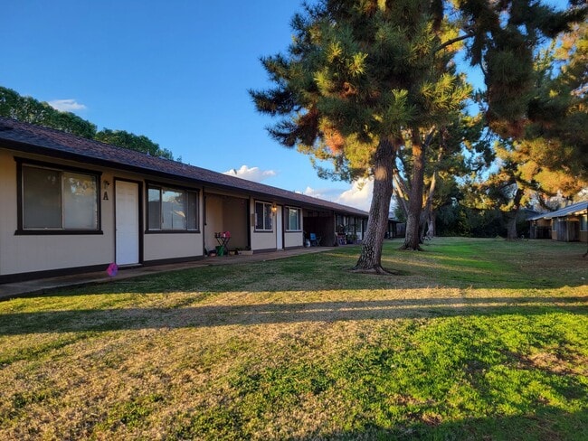 2332 Wilson Ave in Redding, CA - Building Photo - Building Photo