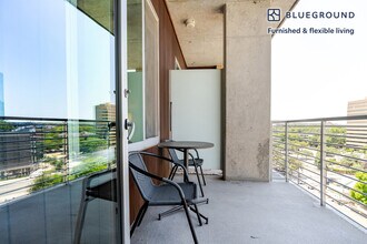 214 Barton Springs Rd in Austin, TX - Building Photo - Building Photo