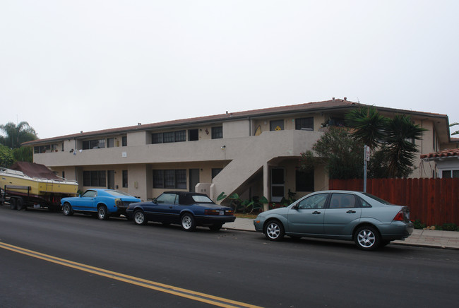 5105 W Point Loma Blvd in San Diego, CA - Building Photo - Building Photo