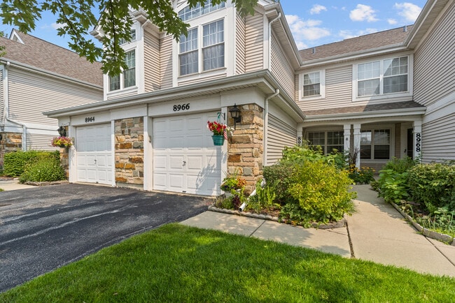 8966 W Heathwood Cir in Niles, IL - Building Photo - Building Photo