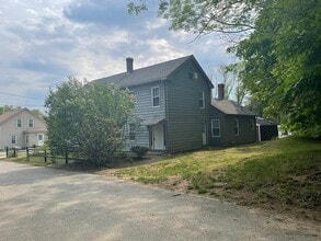 27 Snell St in Sturbridge, MA - Building Photo - Building Photo