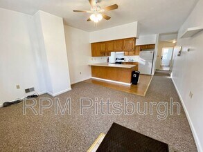 421 Kirk Ave in Pittsburgh, PA - Building Photo - Building Photo