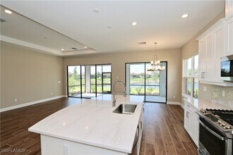 8437 Rosa Ct in Naples, FL - Building Photo - Building Photo