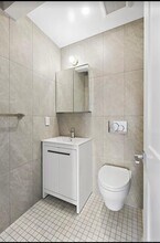 40-05 Ithaca St in Queens, NY - Building Photo - Building Photo