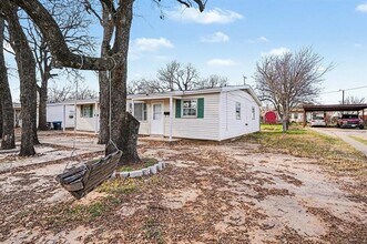2211 Barbell Ln in Fort Worth, TX - Foto de edificio - Building Photo