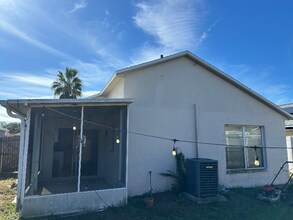 6142 Lanshire Dr in Tampa, FL - Building Photo - Building Photo