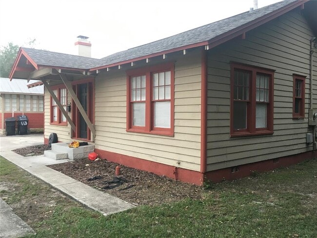 property at 115 E Vanderbilt St