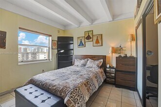 3536 NE 168th St in North Miami Beach, FL - Foto de edificio - Building Photo