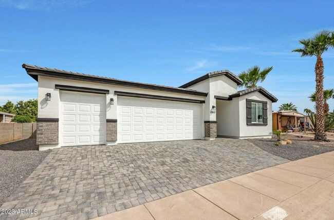2517 N 56th St in Mesa, AZ - Foto de edificio - Building Photo