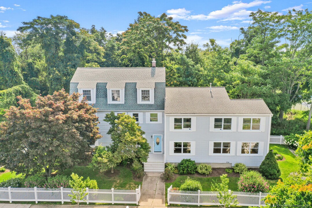 465 Edward St in Fairfield, CT - Building Photo