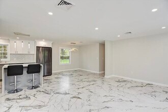 466 Old Georges Rd in North Brunswick, NJ - Foto de edificio - Building Photo