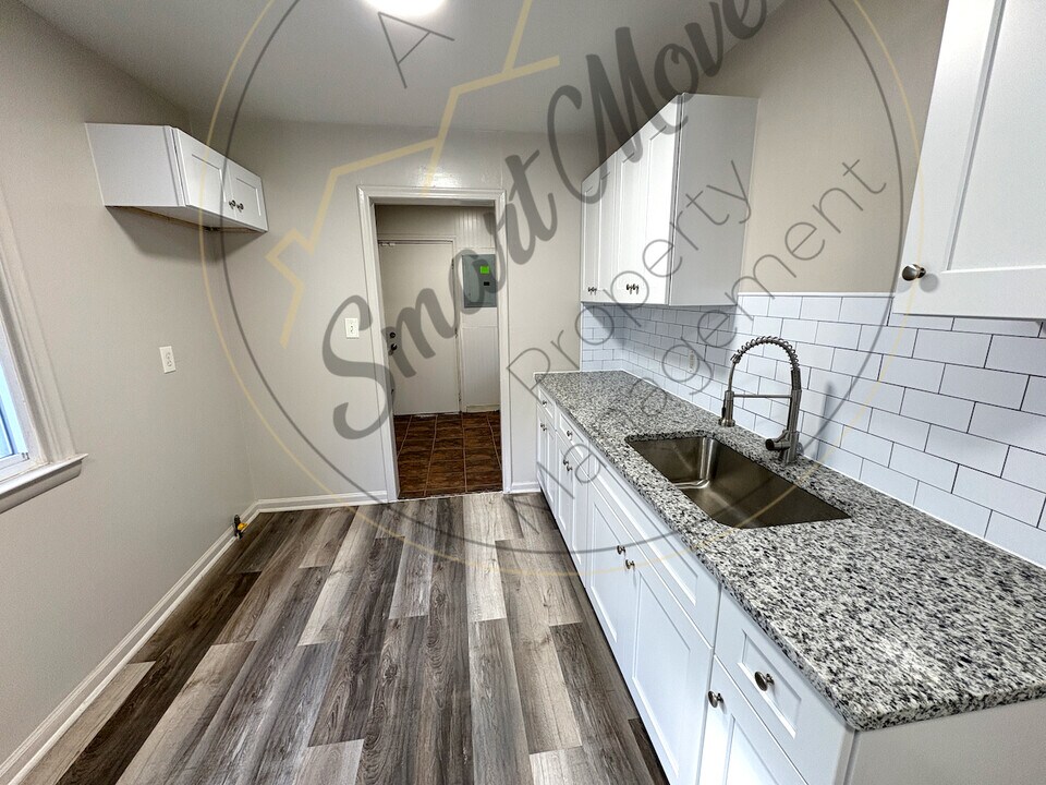 8418 Jackson Ave in Warren, MI - Building Photo