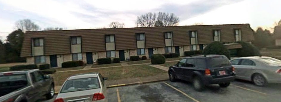 Town & Country Apartments in Athens, TN - Building Photo