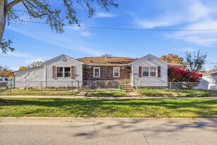 1522 W 9th St in Waterloo, IA - Building Photo