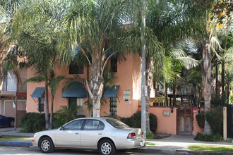 636 Linden Ave in Long Beach, CA - Foto de edificio - Building Photo