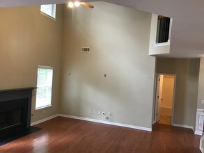 1450 Grey Rock Way in Suwanee, GA - Foto de edificio - Building Photo