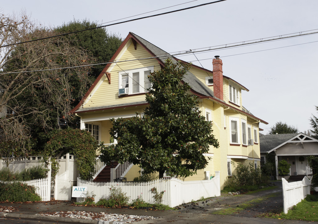 9 6th St in Petaluma, CA - Building Photo