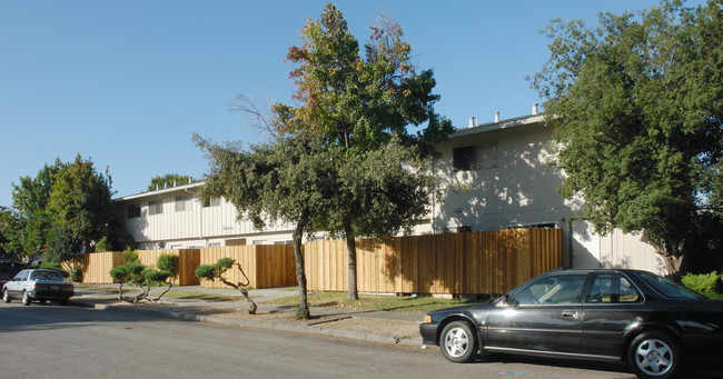 659 San Luisito Way in Sunnyvale, CA - Building Photo - Building Photo