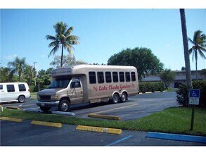 2668 Garden Dr N in Lake Worth Beach, FL - Foto de edificio - Building Photo