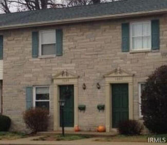 property at 1605 S Dorchester Dr