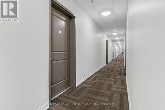 1370 Costigan Rd in Milton, ON - Building Photo - Building Photo