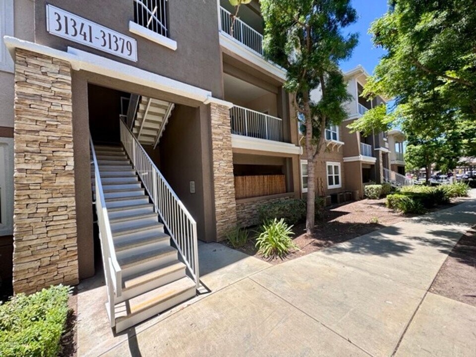 31379 Taylor Ln in Temecula, CA - Foto de edificio