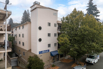 12050 15th Ave NE in Seattle, WA - Foto de edificio - Building Photo