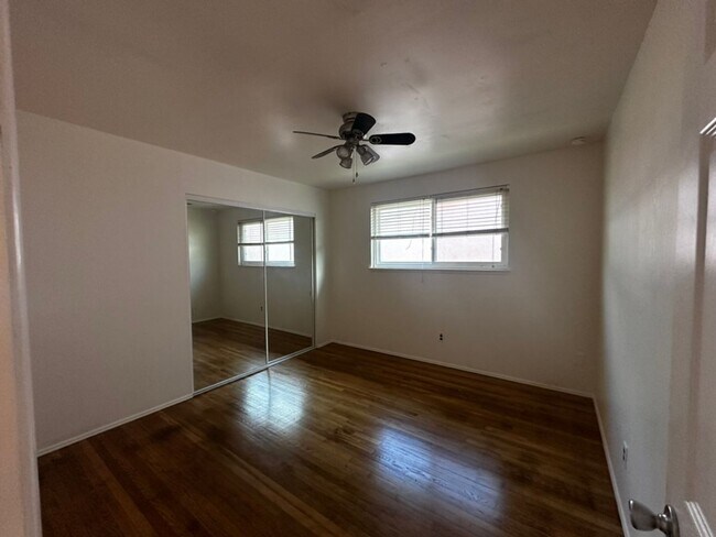 7437 Batista St in San Diego, CA - Building Photo - Building Photo