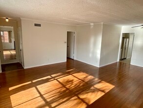 12505 Manor Dr in Hawthorne, CA - Foto de edificio - Building Photo