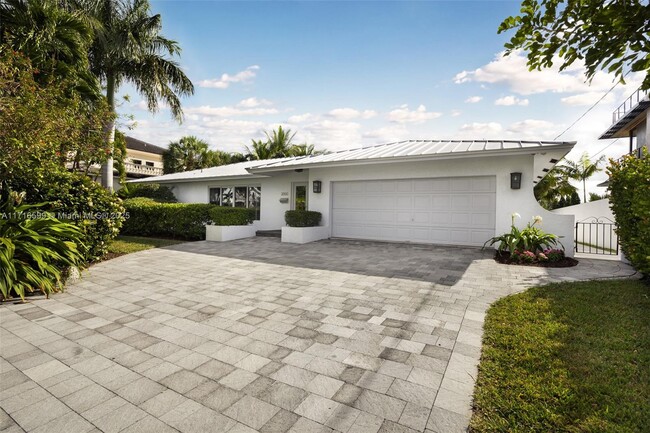 2000 Sunrise Key Blvd in Fort Lauderdale, FL - Building Photo - Building Photo