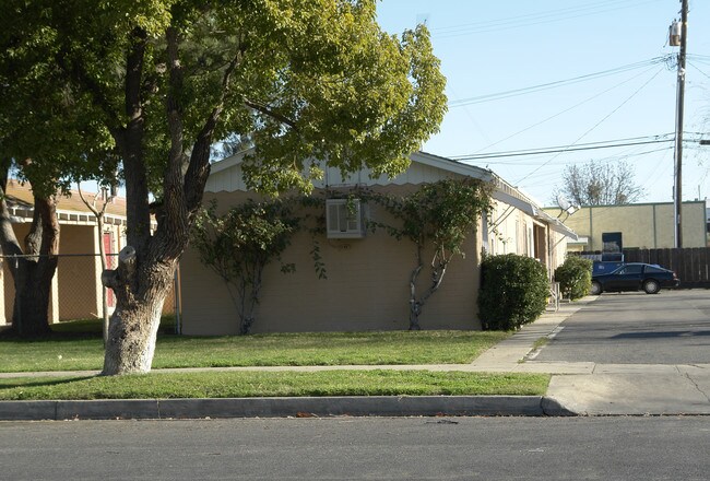 Traun Apartments in Madera, CA - Building Photo - Building Photo