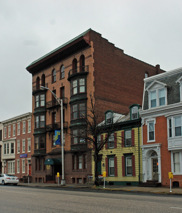 711 N 2nd St in Harrisburg, PA - Foto de edificio