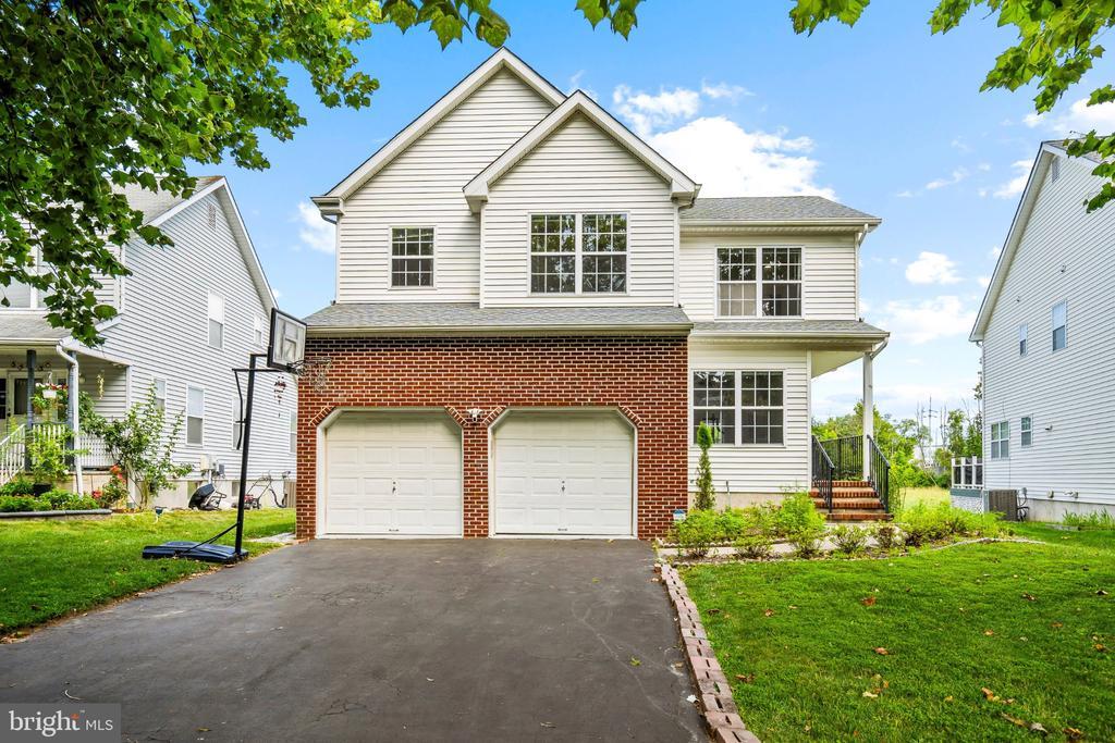 98 Canal View Dr in Lawrence Township, NJ - Building Photo