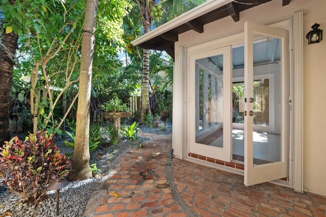 3791 El Prado Blvd in Miami, FL - Building Photo - Building Photo