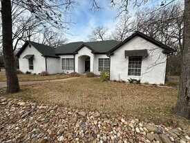 239 Co Rd 3346 in Emory, TX - Building Photo