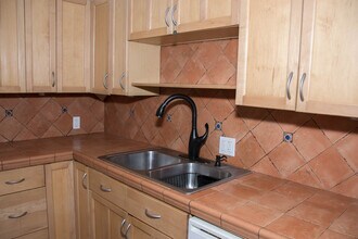 2651 S Course Dr, Unit 101 in Pompano Beach, FL - Foto de edificio - Building Photo