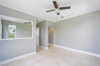 1320 Drexel Ave, Unit 303 in Miami Beach, FL - Foto de edificio - Building Photo
