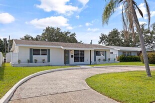 934 41st Ave NE in St. Petersburg, FL - Building Photo