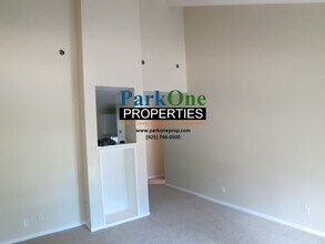 2738 Oak Rd in Walnut Creek, CA - Building Photo - Building Photo