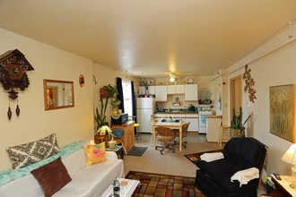 Pinehaven Apartments in Milwaukee, WI - Building Photo - Interior Photo