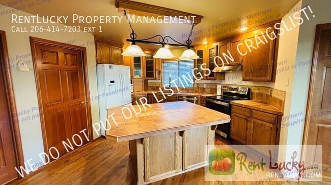 5216 Ridge Dr NE in Tacoma, WA - Building Photo - Building Photo