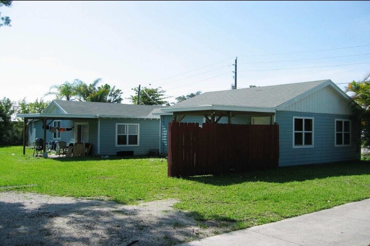 Cornell Apartments in Palm City, FL - Building Photo